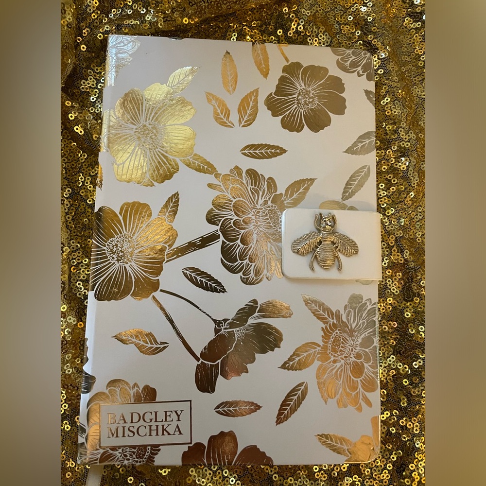 BADGLEY MISCHKA NWOT Rhinestone Bee Magnetic Clasp Journal